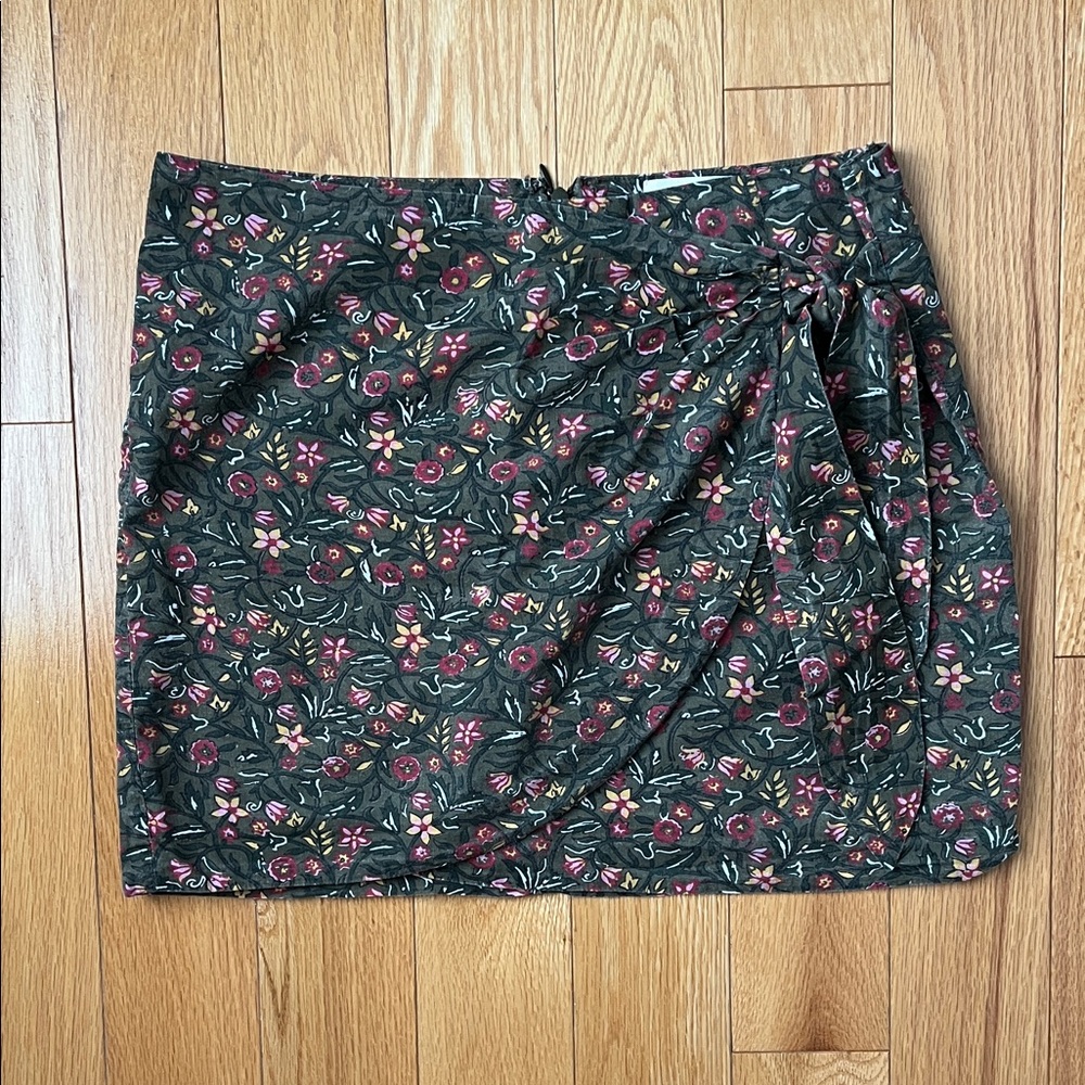 Sezane Floral Mini Skirt in Dark Green with Pink and Burgundy Accents